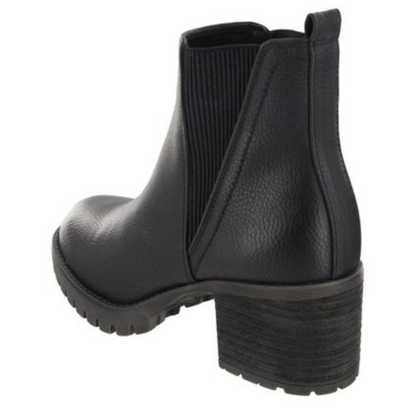mia chelsea boots